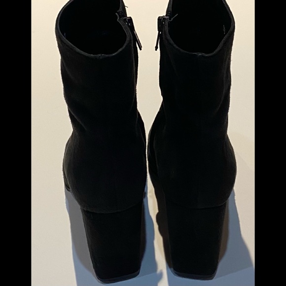 Robert Clergerie Black Suede Block Heel Ankle Boots Size 7 1/2 - Picture 11 of 13